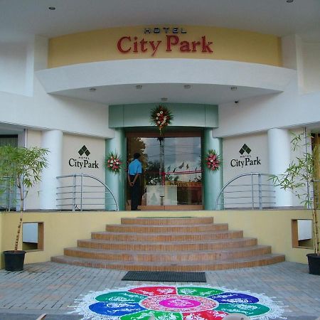 Hotel City Park, Solapur Exteriör bild