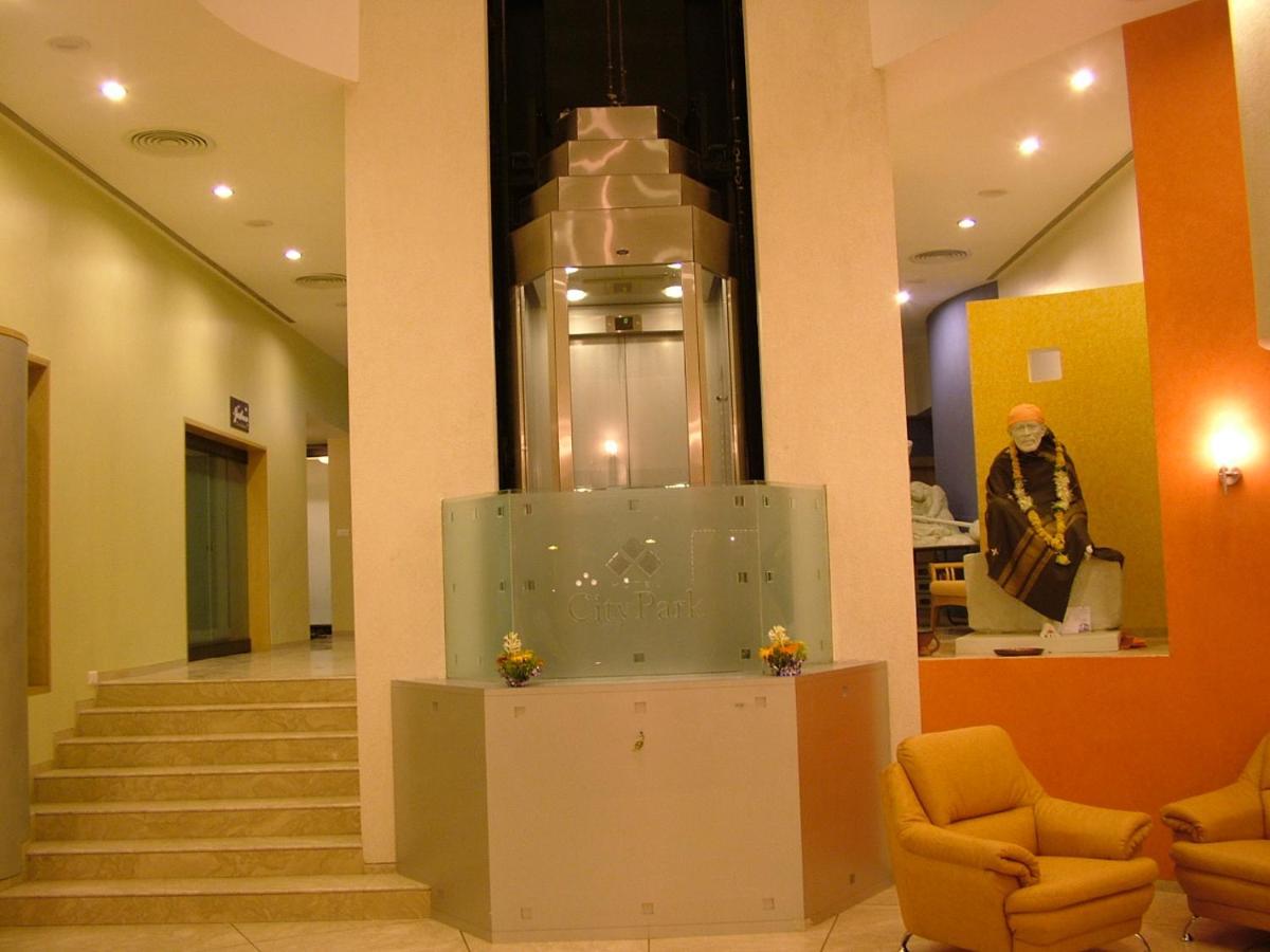 Hotel City Park, Solapur Exteriör bild