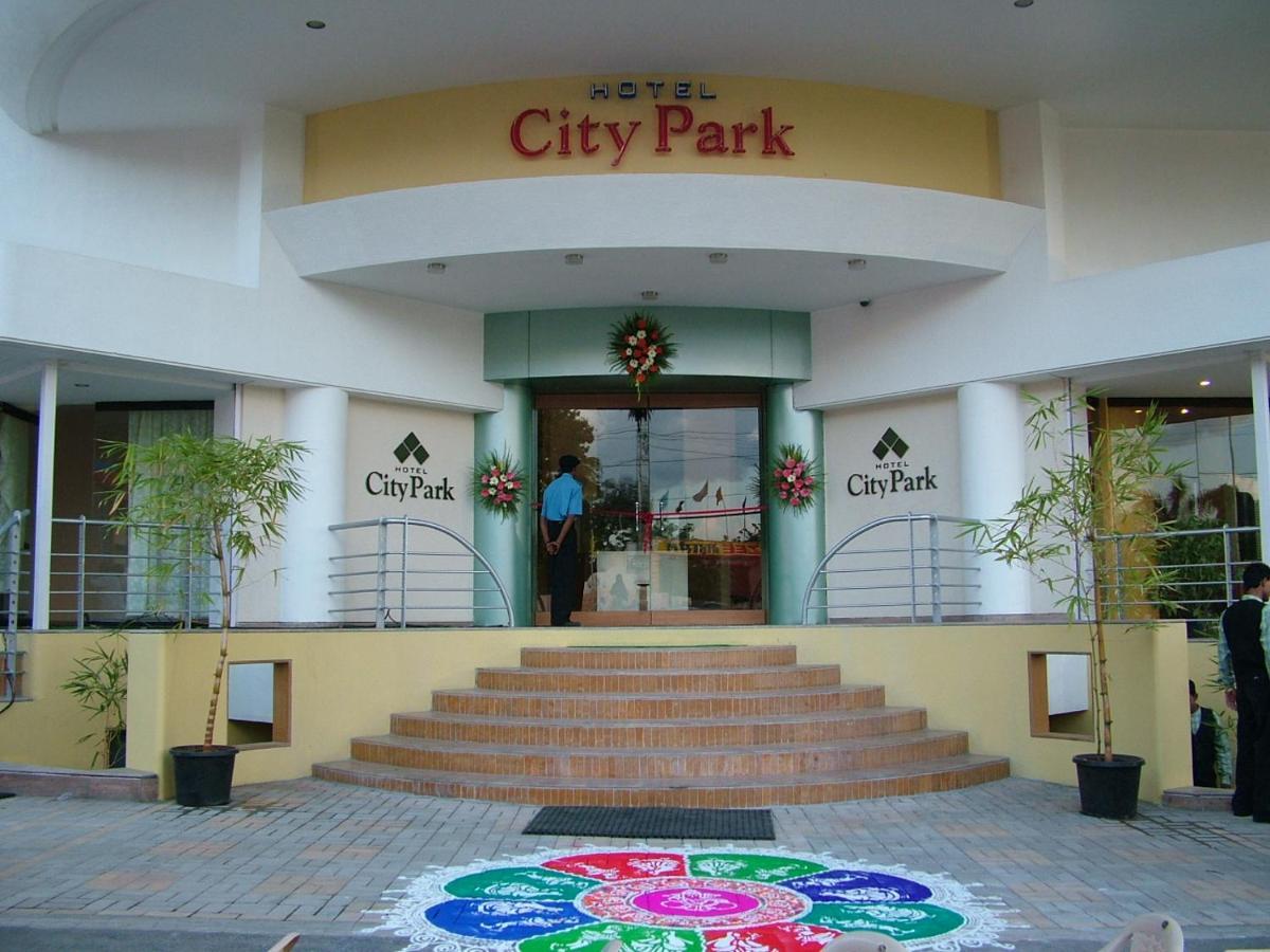 Hotel City Park, Solapur Exteriör bild