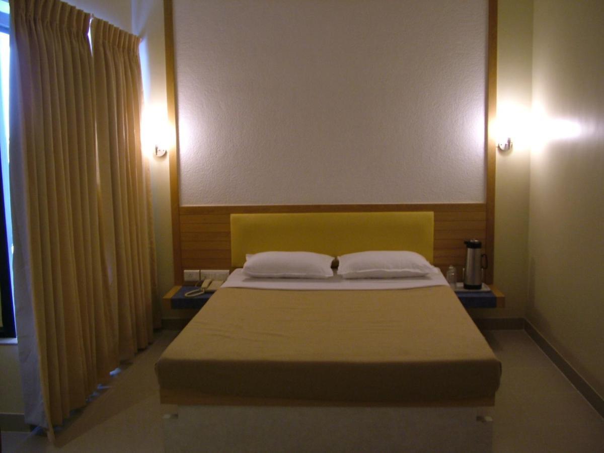 Hotel City Park, Solapur Exteriör bild