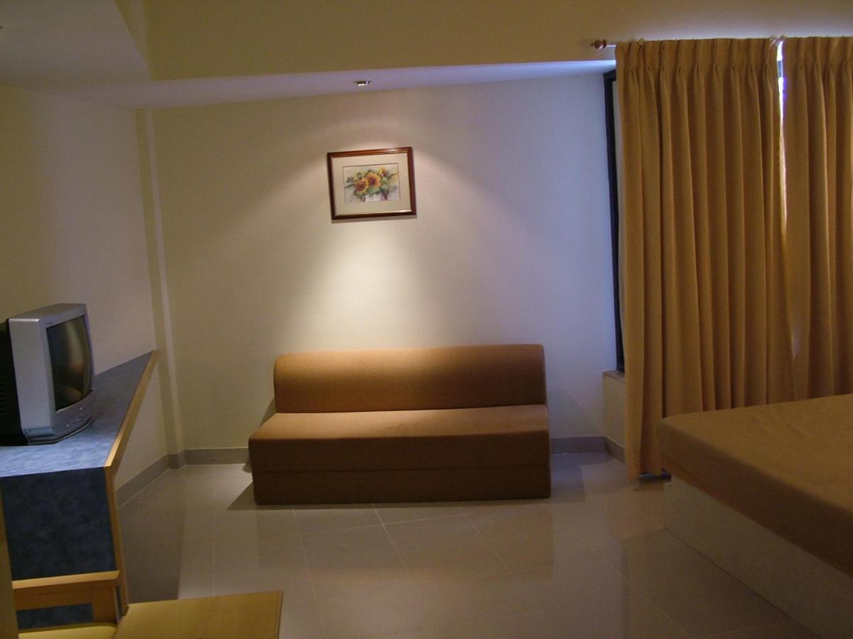 Hotel City Park, Solapur Exteriör bild