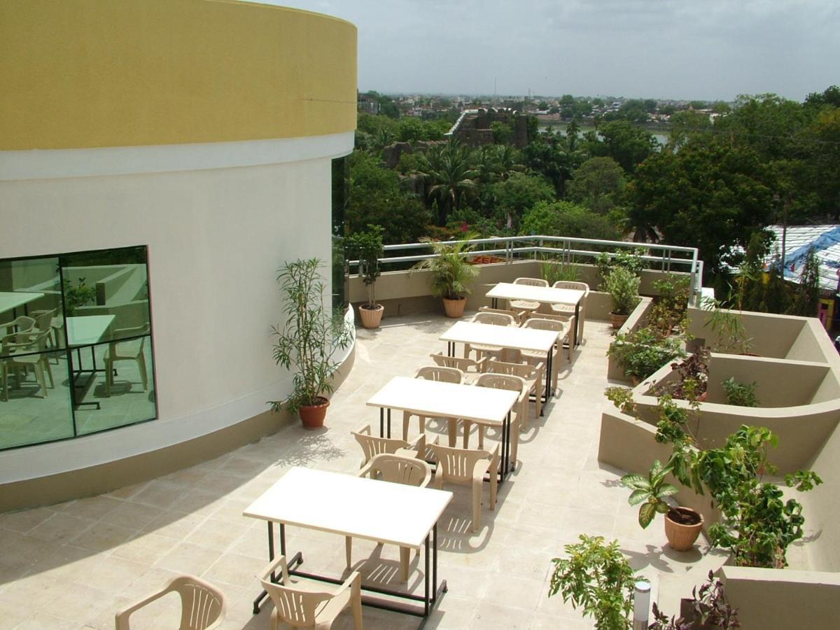 Hotel City Park, Solapur Exteriör bild
