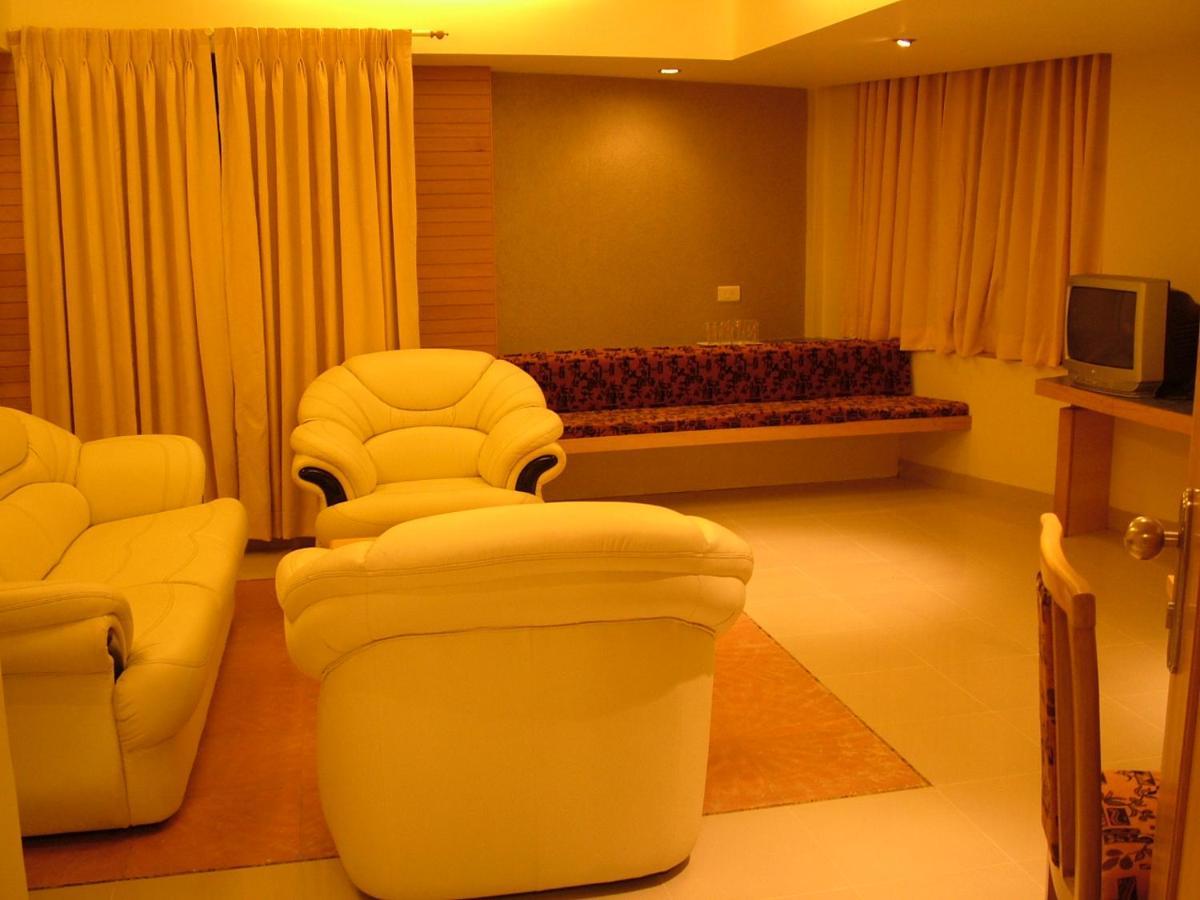 Hotel City Park, Solapur Exteriör bild