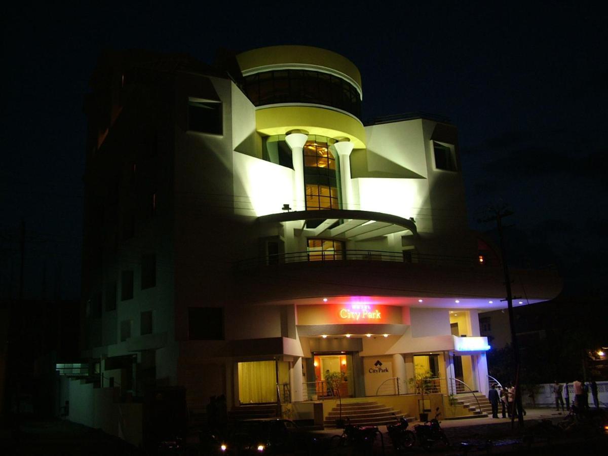 Hotel City Park, Solapur Exteriör bild